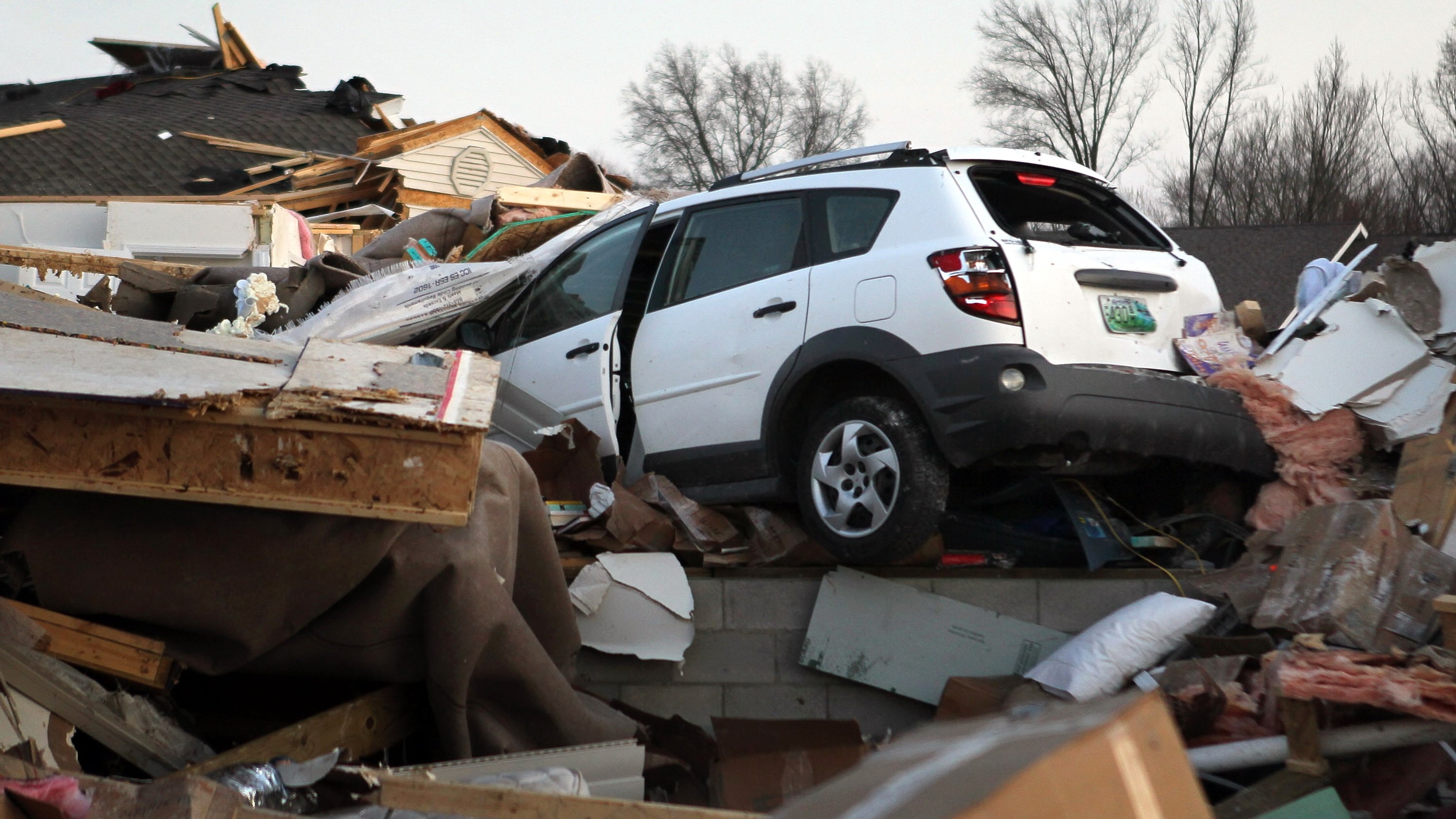 Tornádo zabilo minimálne 13 ľudí